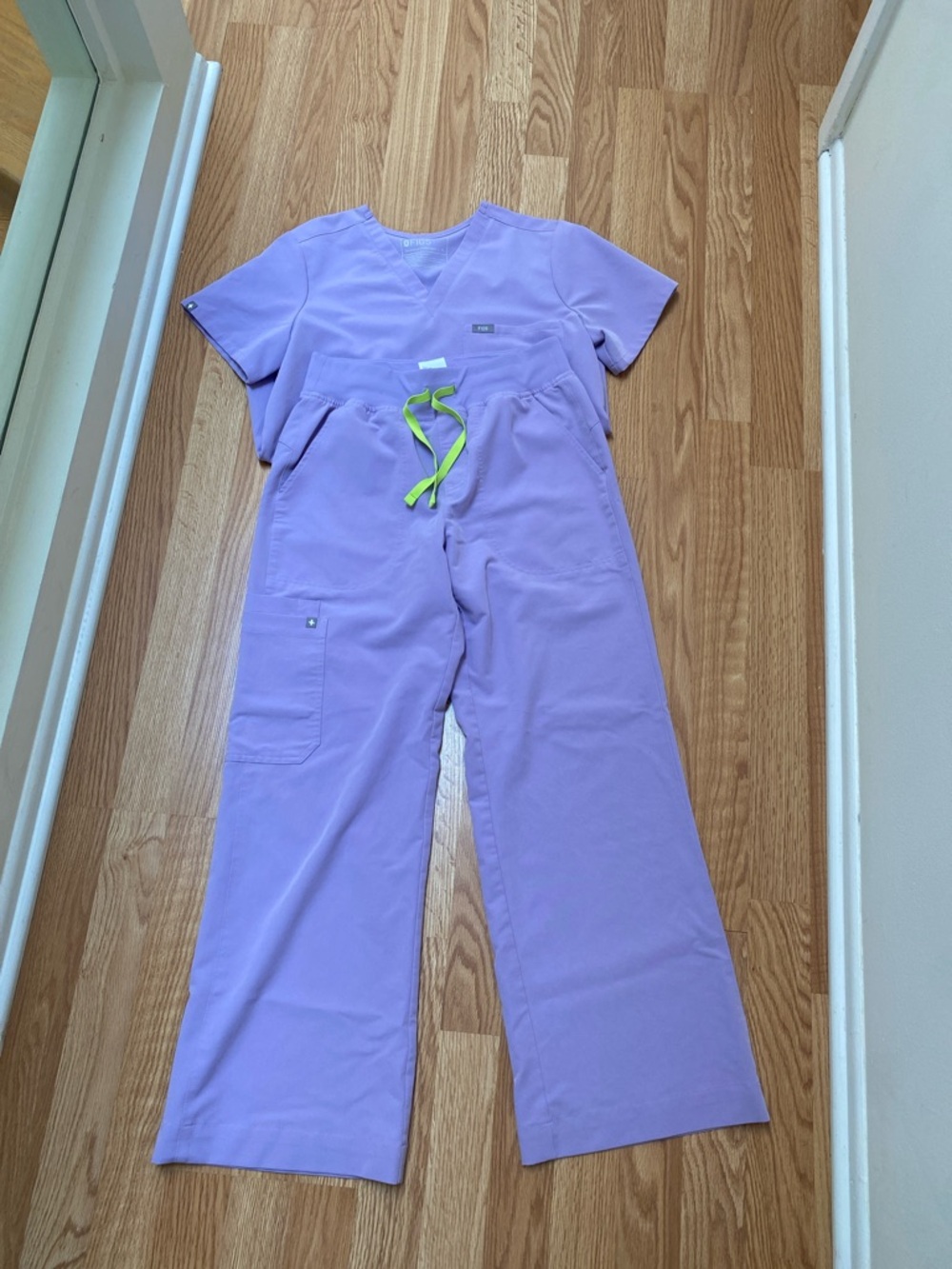 Figs Lavender Dew Set, size S Catarina and S/P Isabel, excellent condition